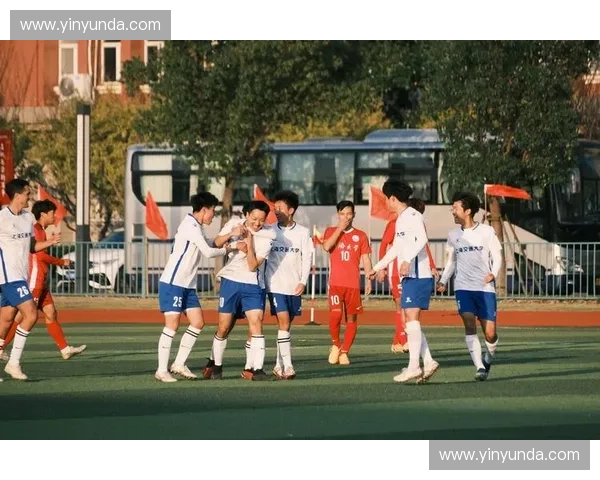 大学生足球联赛精彩纷呈 学子竞技场上展风采 激情碰撞掀起校园热潮